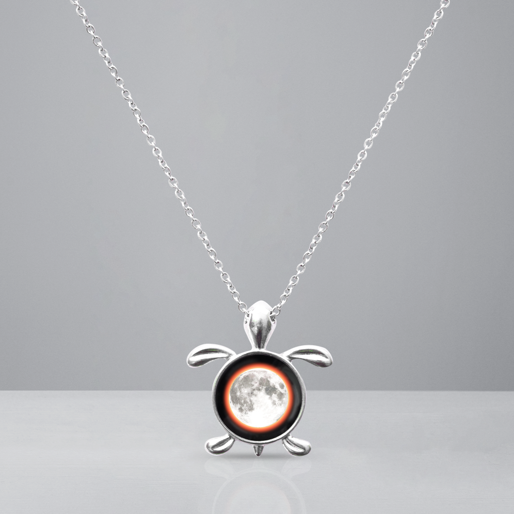 Solar Eclipse Sea Moon Link Chain