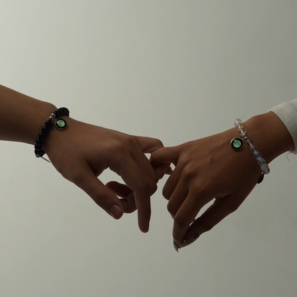 Birthmoon Classic Lovers in wrists