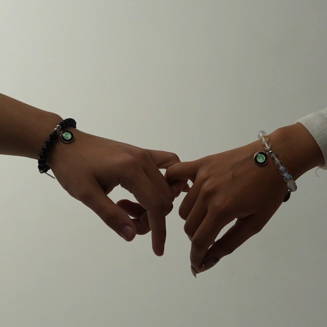 Birthmoon Classic Lovers in wrists