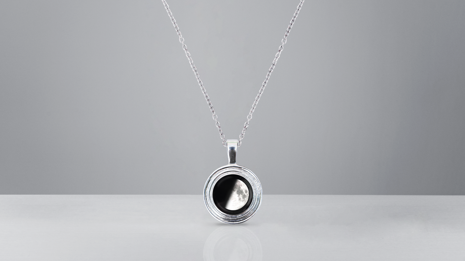 Find Your Moon - Locket Hector