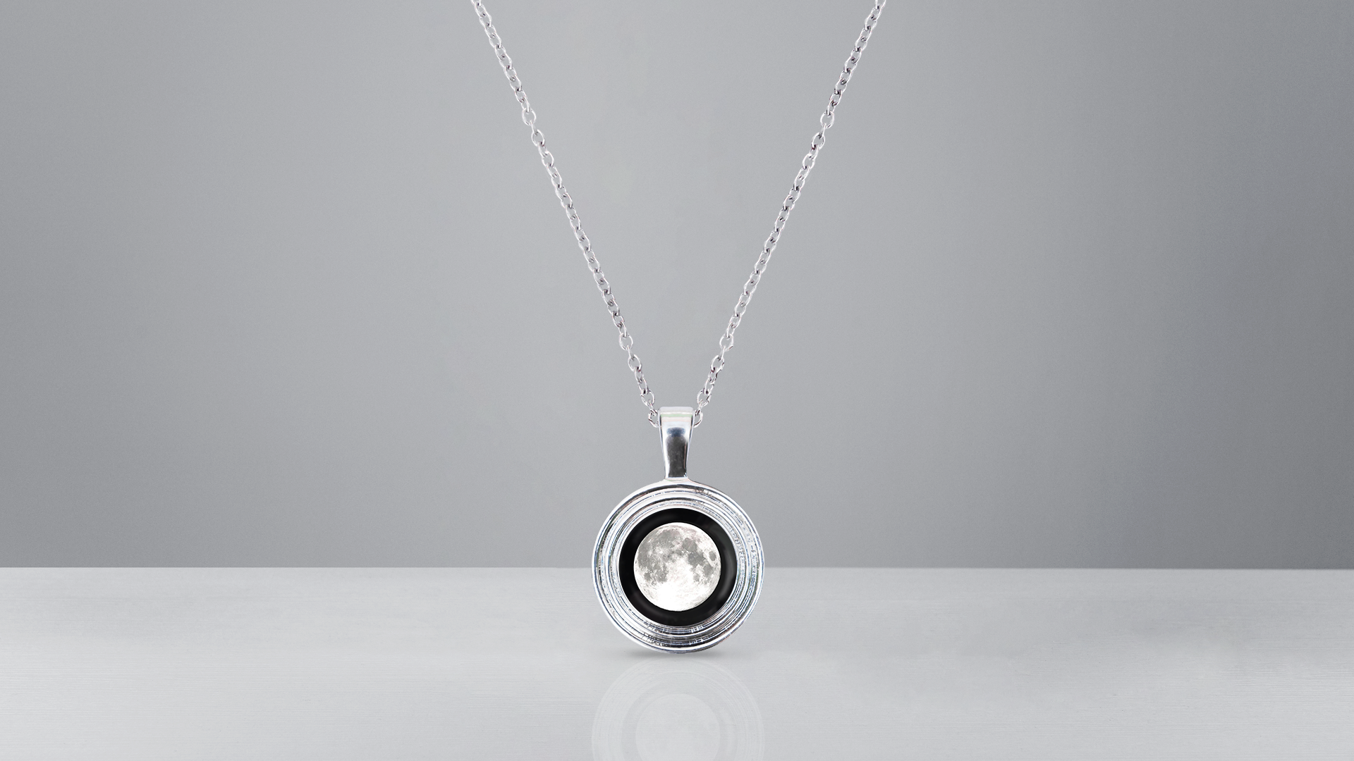Find Your Moon - Locket Hector