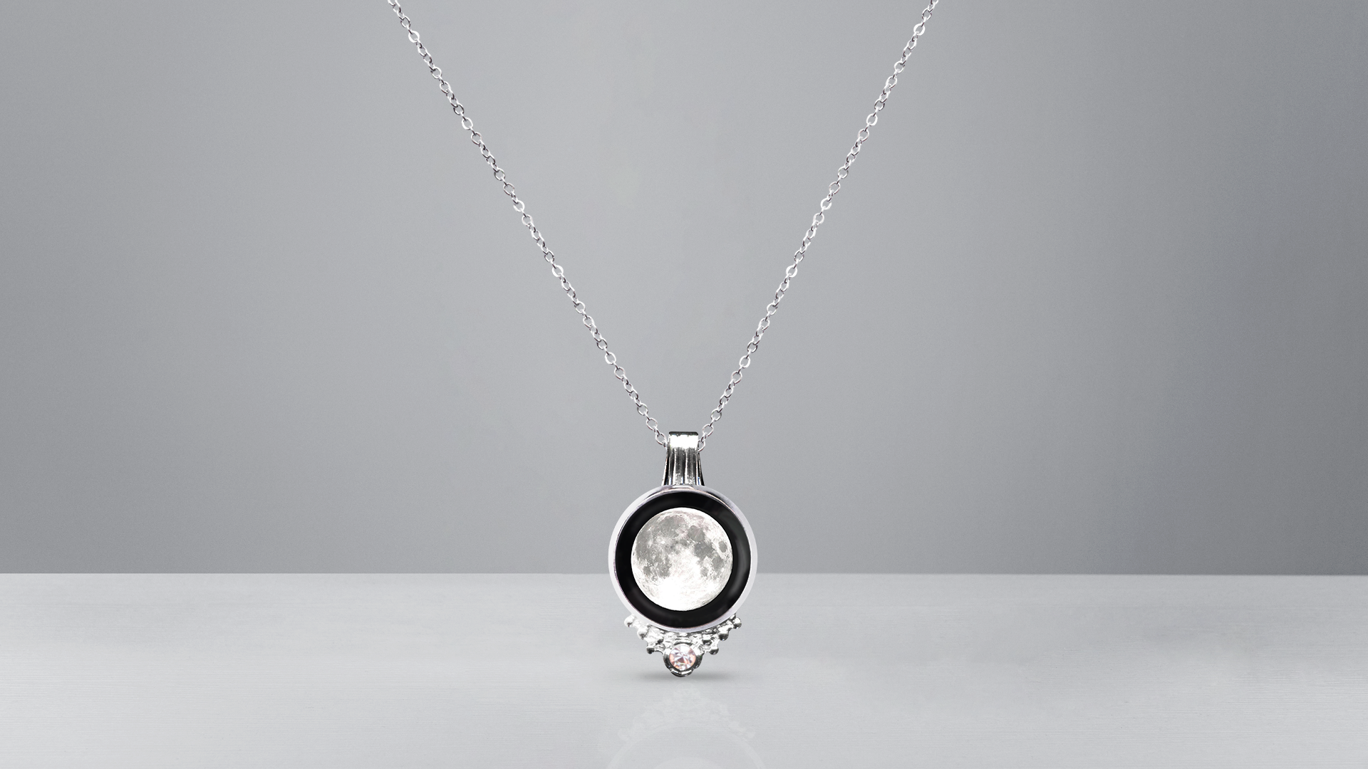 Find Your Moon - Locket Pearl