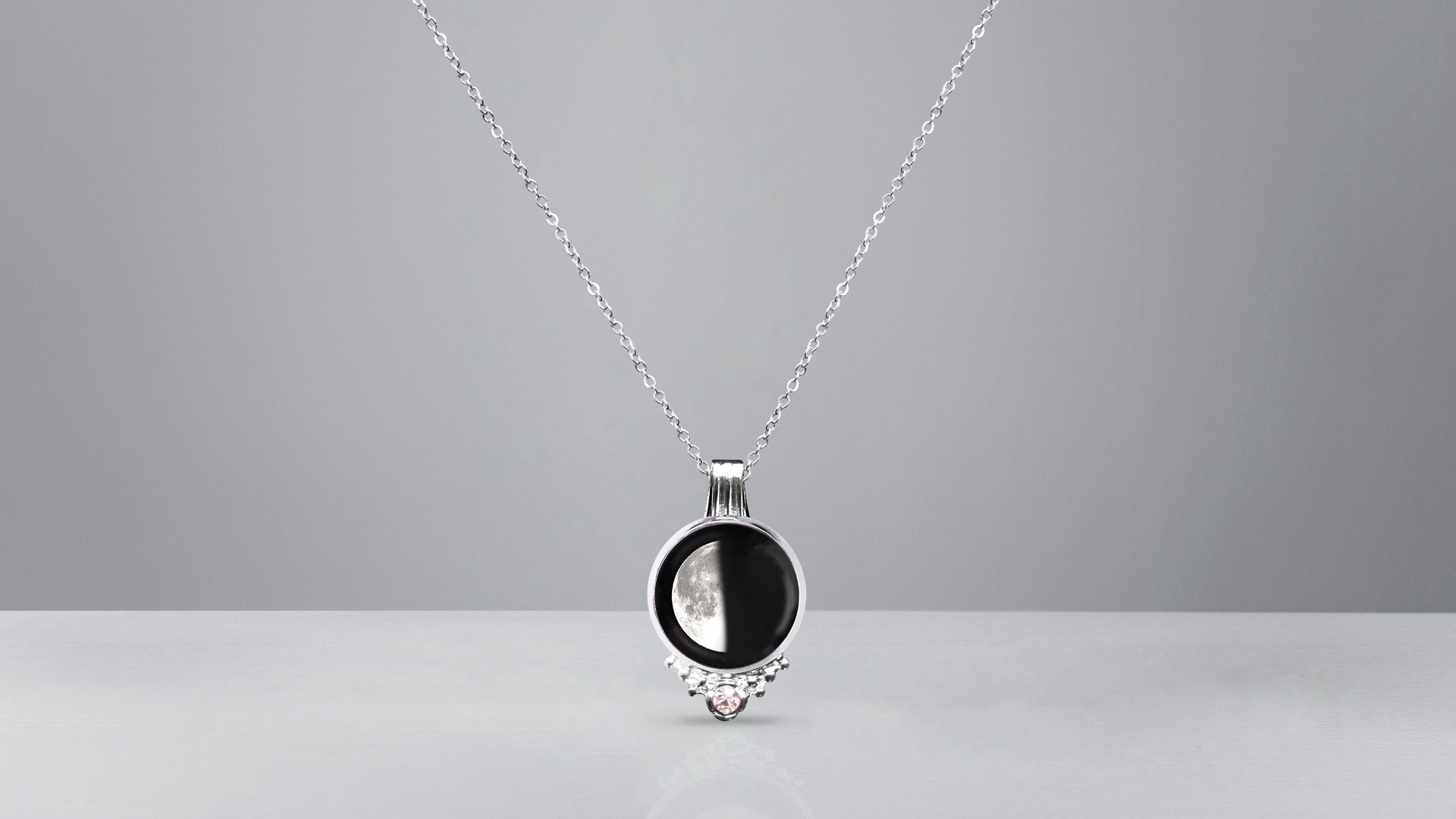 Find Your Moon - Locket Pearl