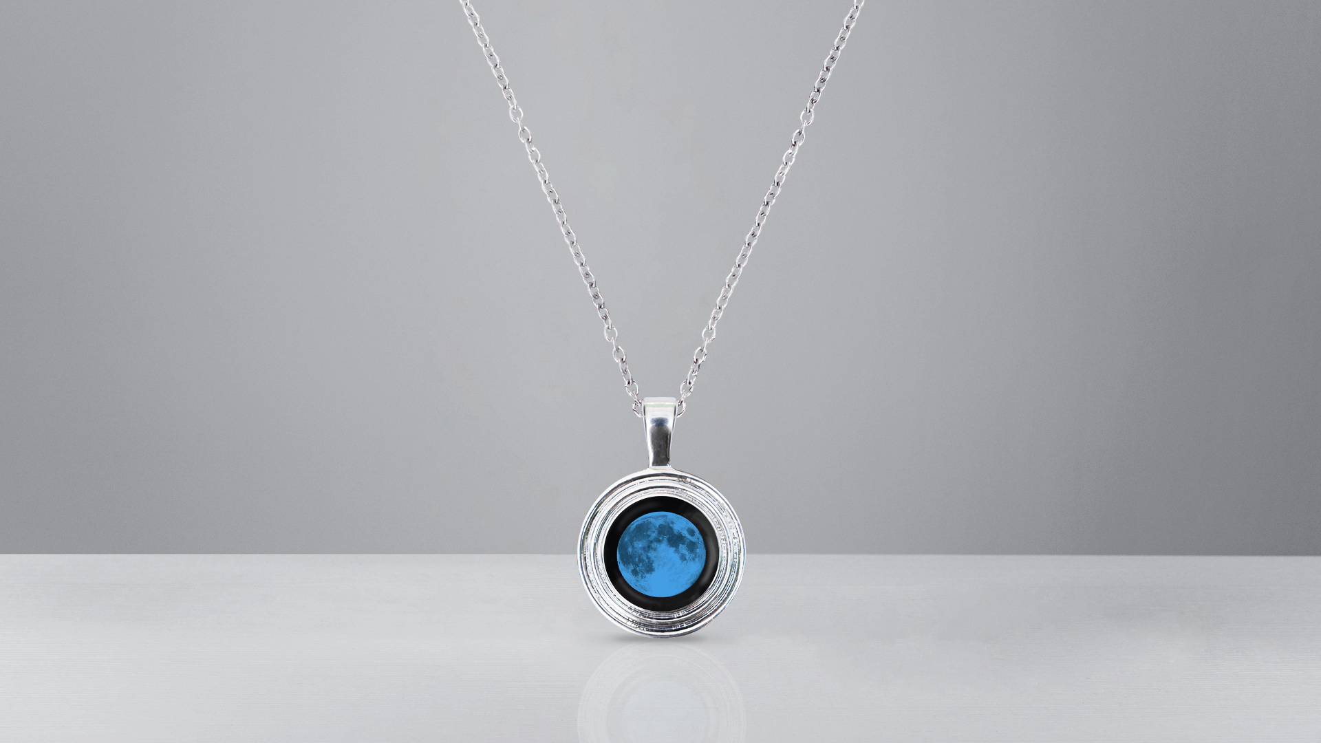 Find Your Moon - Locket Hector
