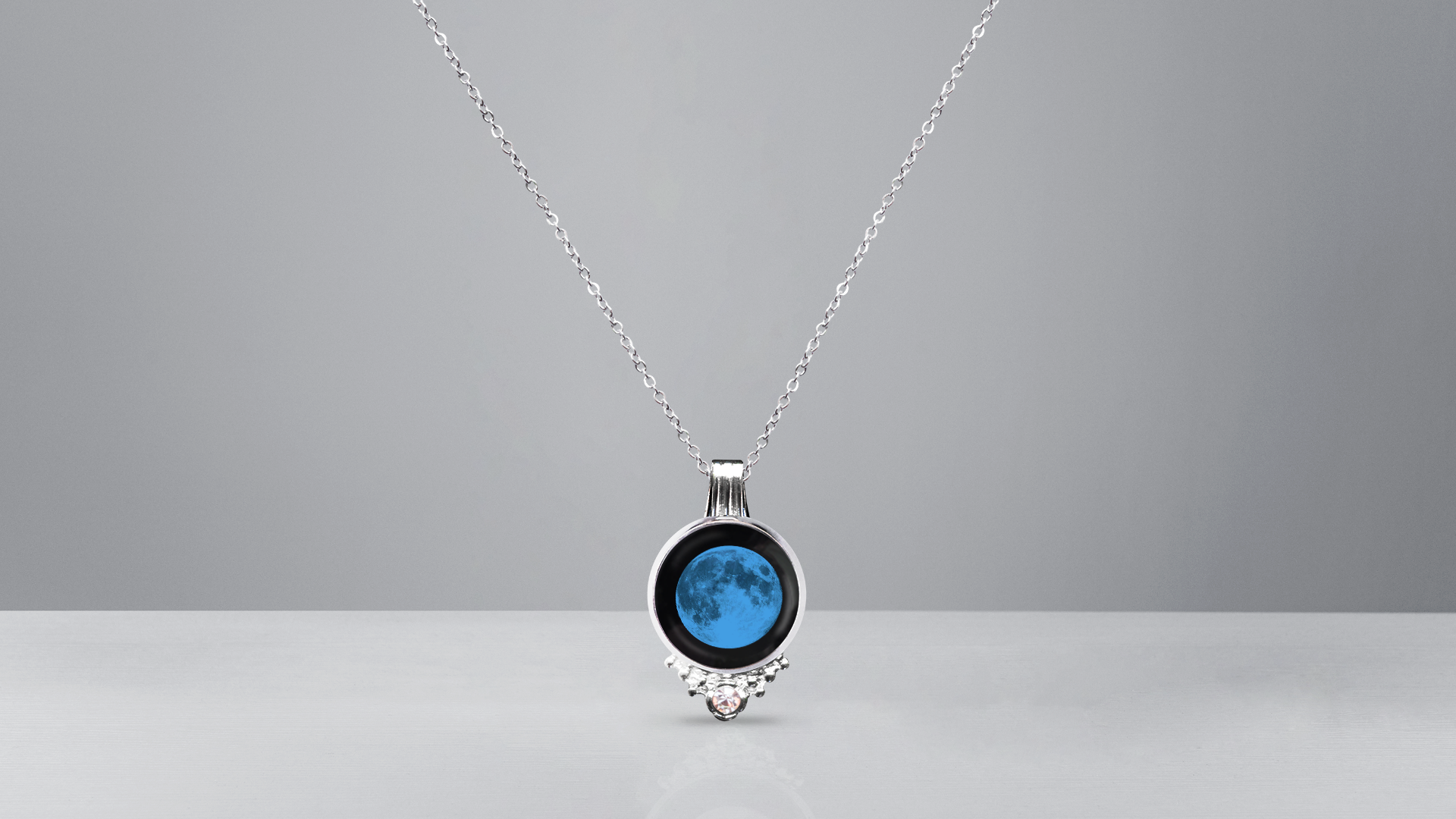 Find Your Moon - Locket Pearl