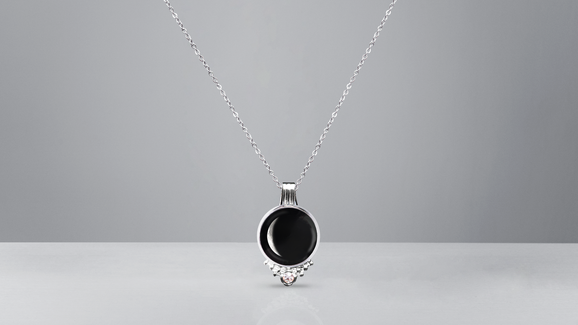 Find Your Moon - Locket Pearl