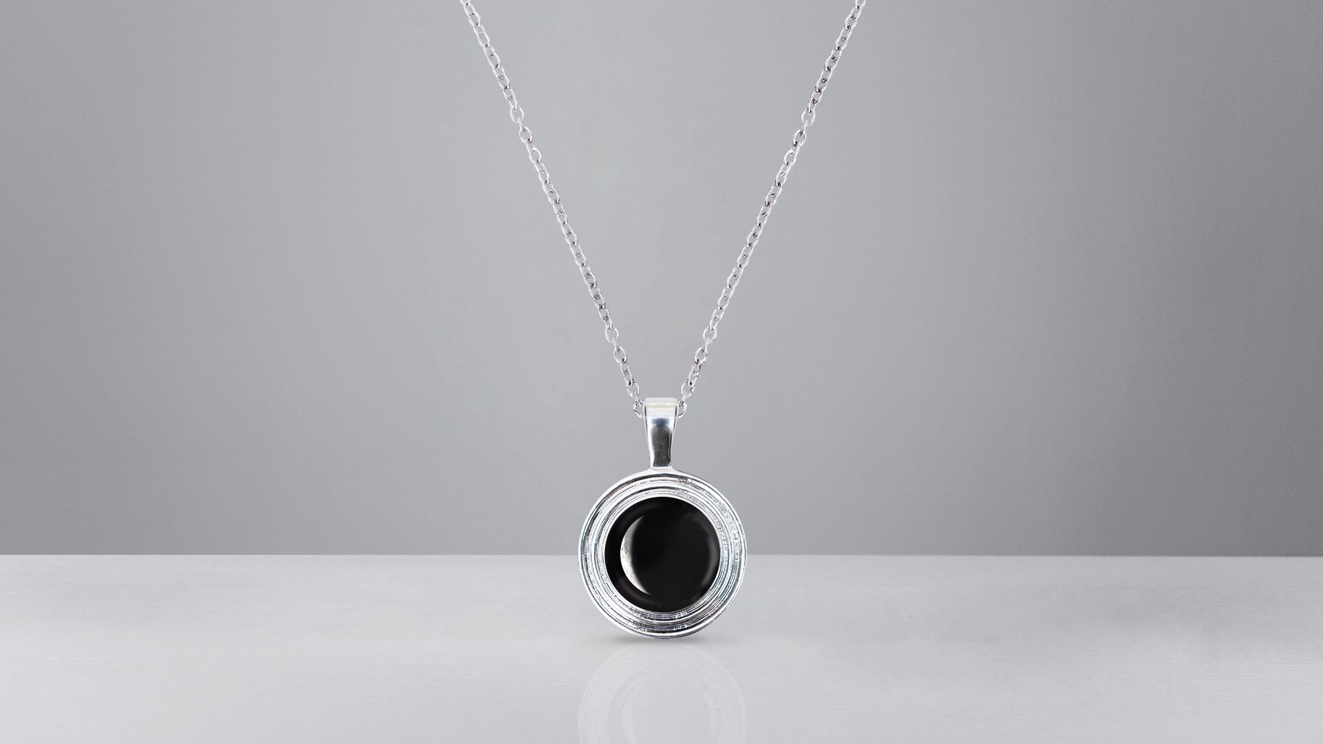 Find Your Moon - Locket Hector