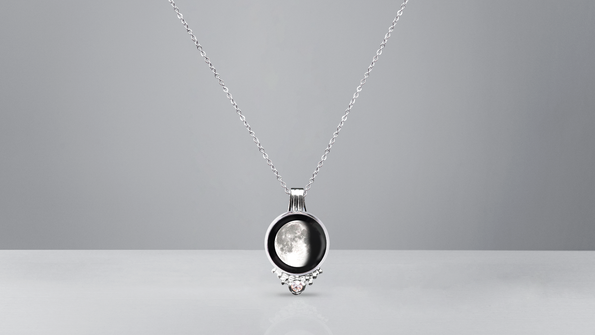 Find Your Moon - Locket Pearl