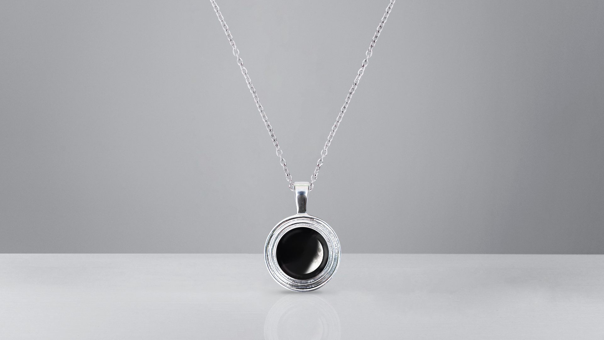 Find Your Moon - Locket Hector