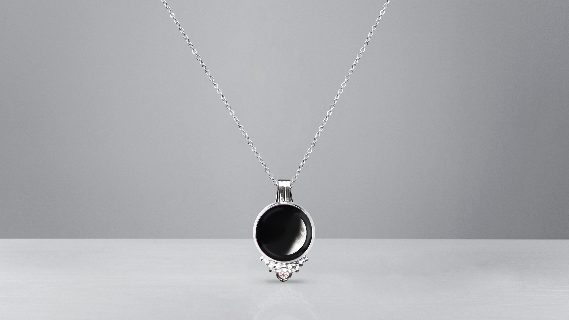 Find Your Moon - Locket Pearl