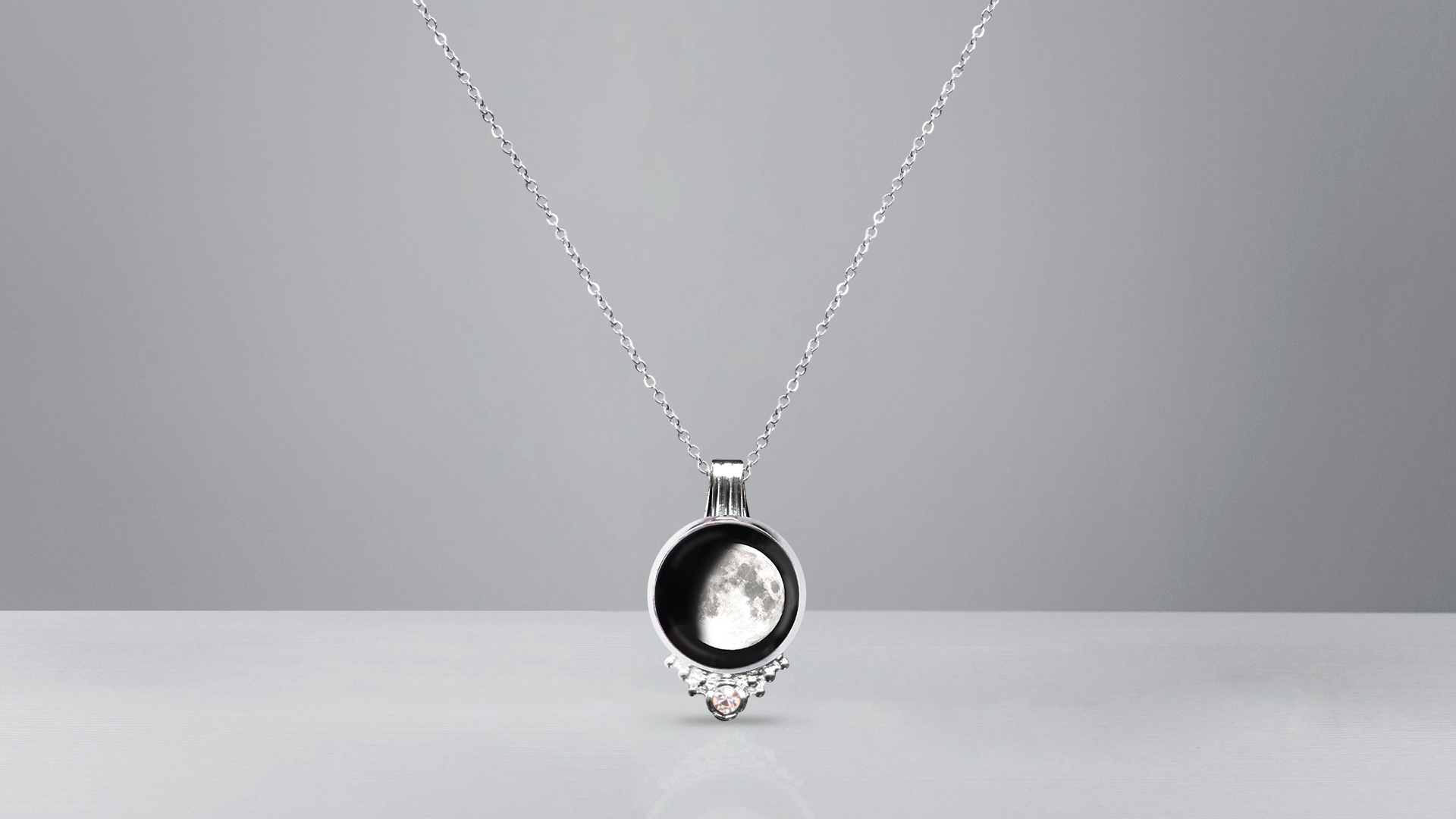 Find Your Moon - Locket Pearl